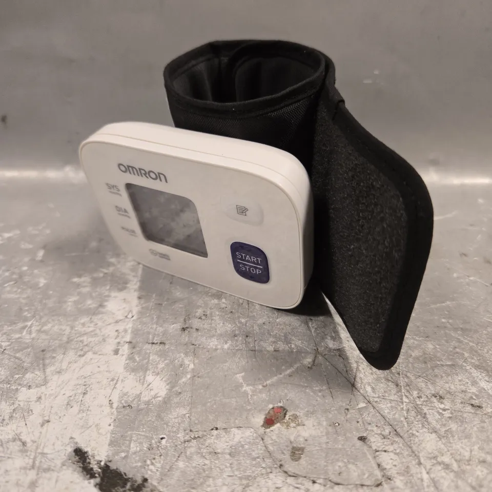 BOXED OMRON RS1 AUTOMATIC WRIST BLOOD PRESSURE MONITOR 