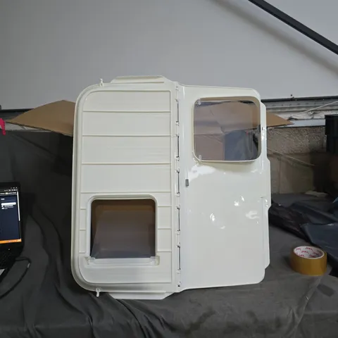 PLASTIC PET LITTER TRAY WITH SCOOP .