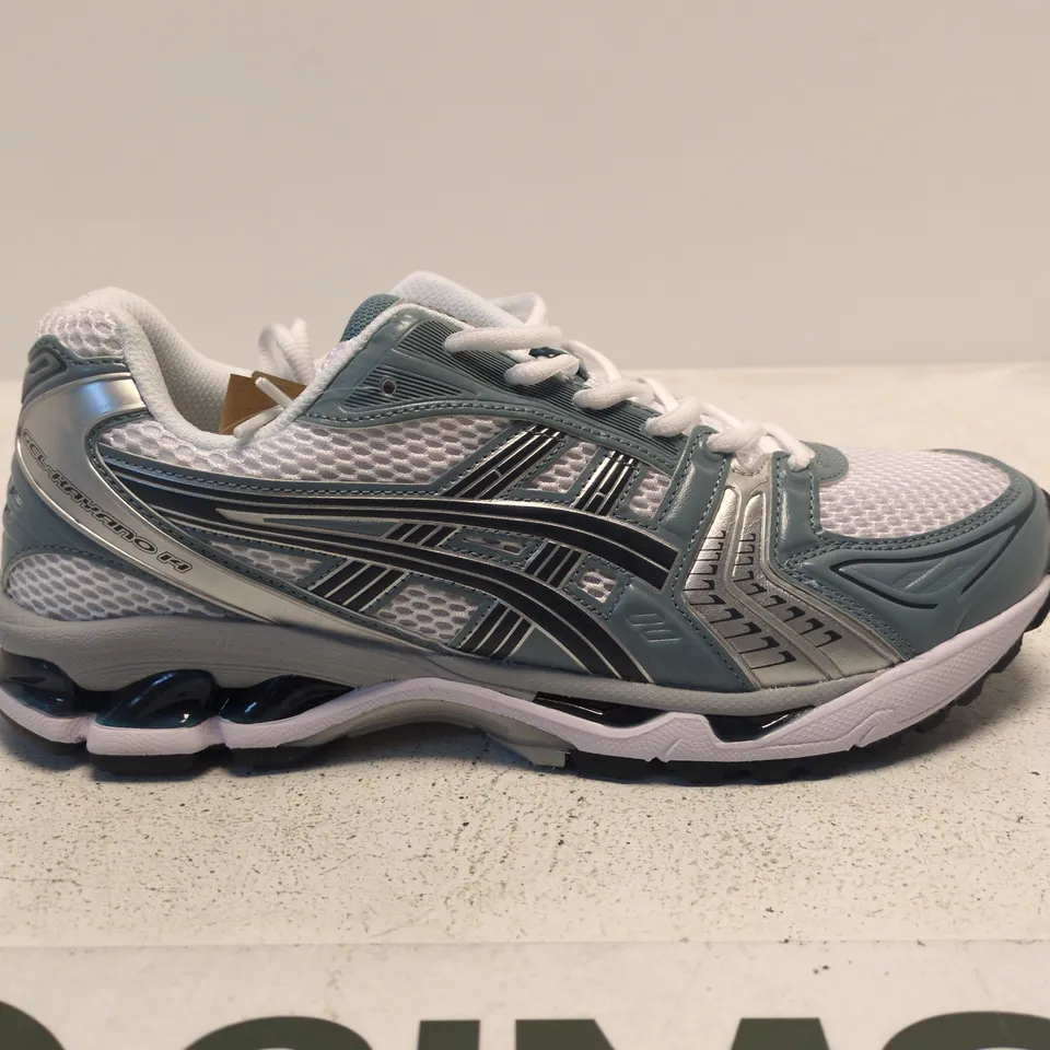 PAIR OF ASICS RUNNING SHOES – UK SIZE 11