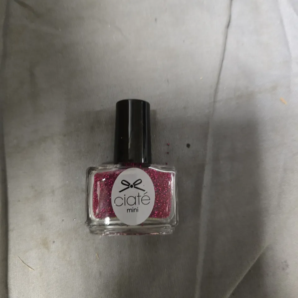 CIATÉ LONDON MINI NAIL POLISH SET – ROSE RUSH (GLITTER PINK), 6 X MINI BOTTLES
