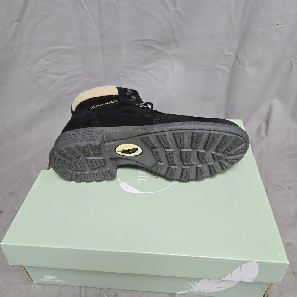 FREE SPIRIT BLACK SUEDE WINTER BOOTS WITH CREAM FAUX-SHEARLING LINING SIZE 7