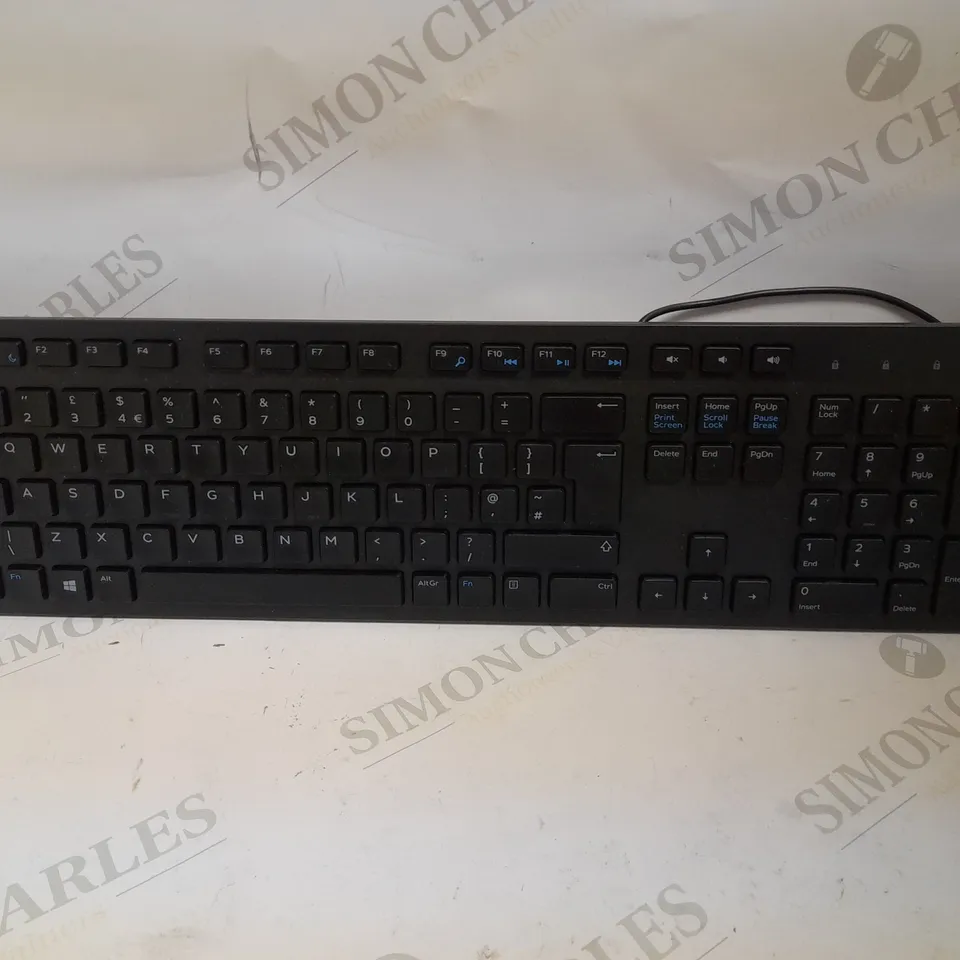 BOX OF APPROXIMATELY 15 ASSORTED KEYBOARDS OF VARYING MODELS TO CONTAIN LOGITECH, HP ETC	