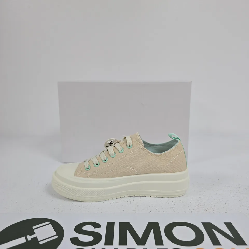 URBAN JACKS BEIGE CANVAS PLATFORM SNEAKERS WITH DAISY EMBROIDERY SIZE 4