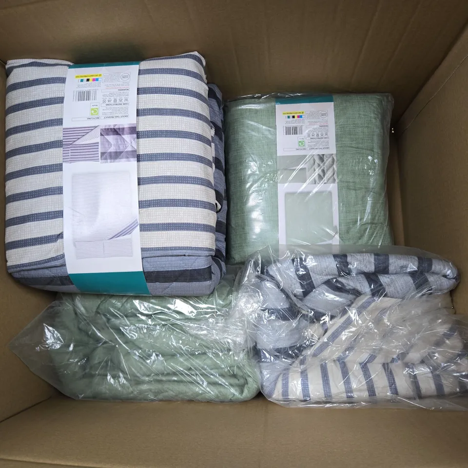 APPROXIMATELY 10 ASSORTED BEDDING ITEMS TO INCLUDE DUVETS - COLLECTIONS ONLY