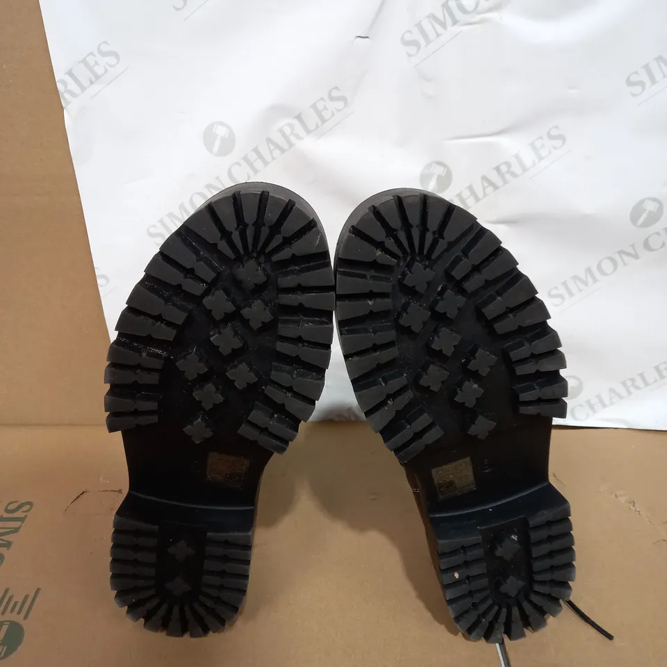 BOXED PAIR OF FAUX LEATHER ZIP AND LACE UP BOOTS SIZE 6