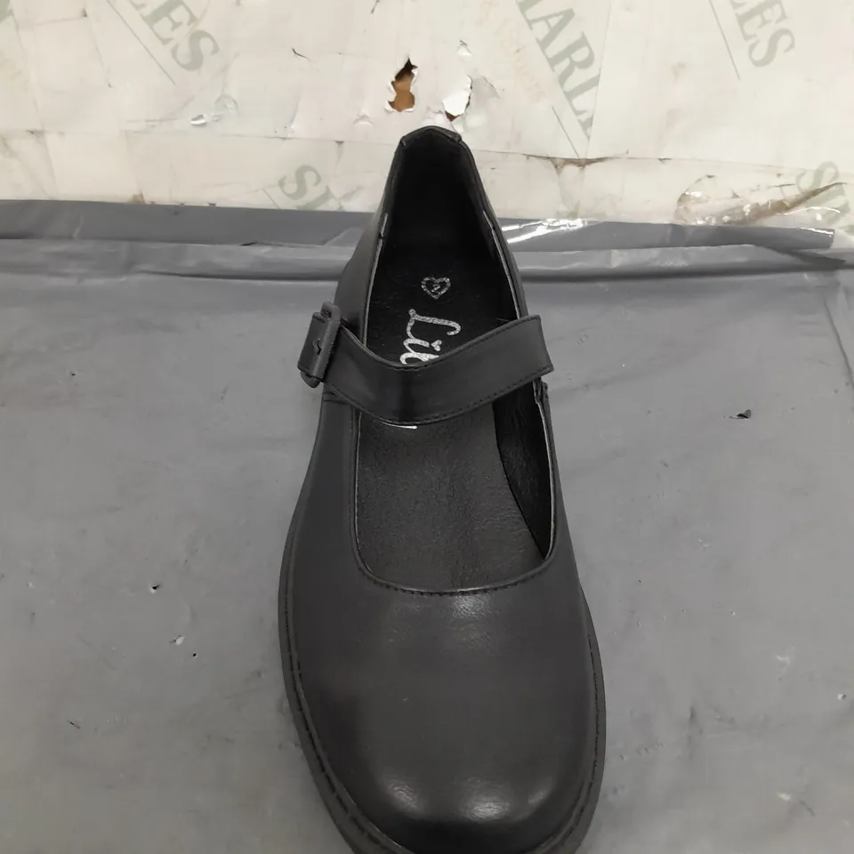 APPROXIMATELY 10 LILLEY'S BLACK LEATHER BUCKLE OPEN TOP SHOES IN SIZE 2