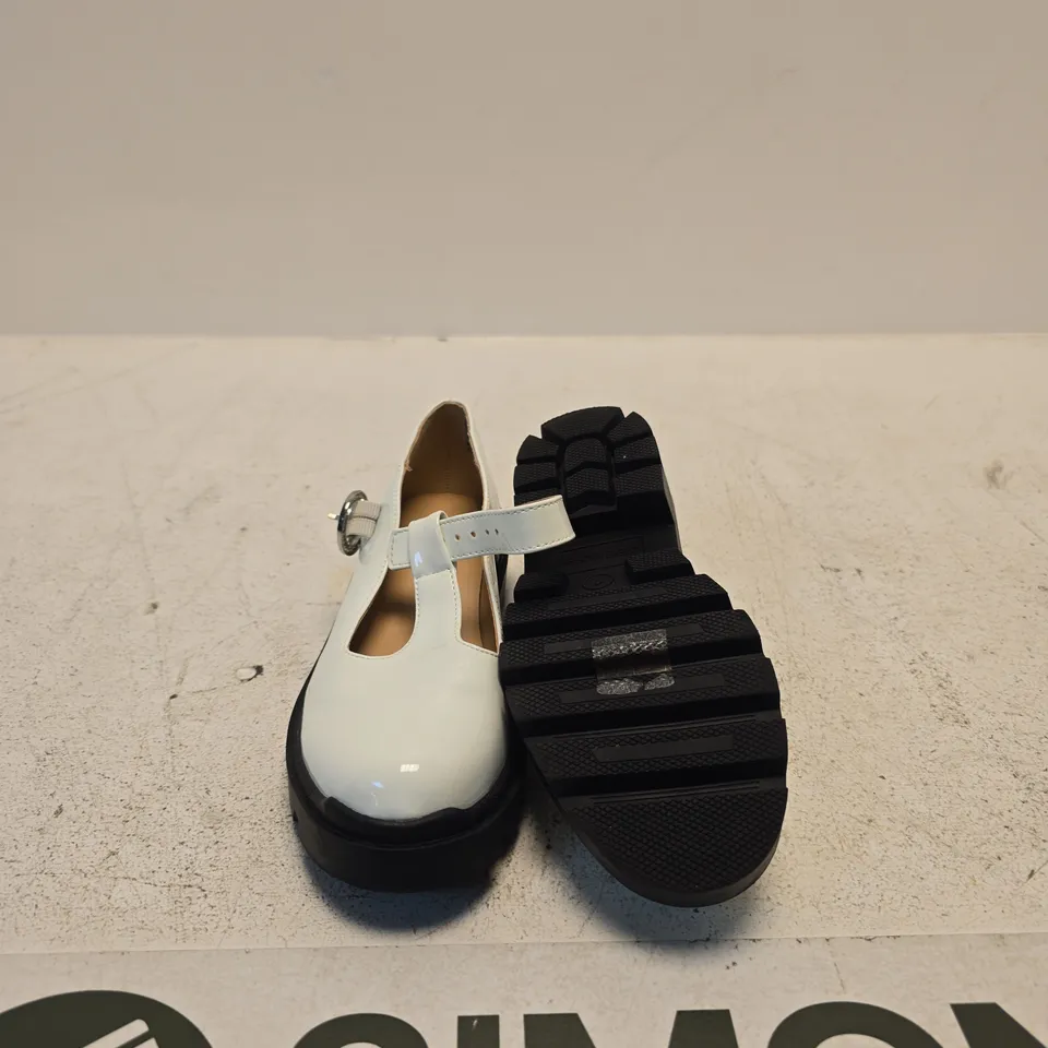STEVE MADDEN WHITE PATENT MARY JANE SHOES – UK 1