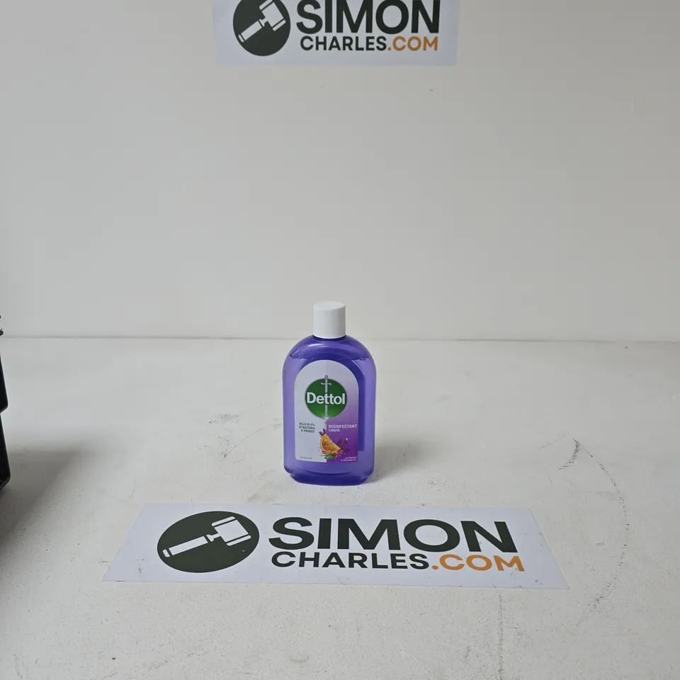 APPROXIMATELY 5 ASSORTED HOUSEHOLD LIQUIDS INCLUDING YASS CLEAN AND DETTOL 