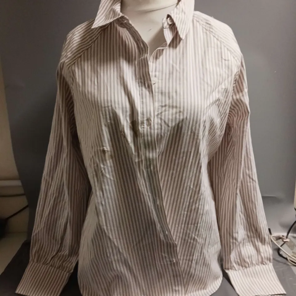 APPROXIMATELY 15 LADIES CLOTHING ITEMS TO INCLUDE DRESSES, SHIRTS AND JACKETS
