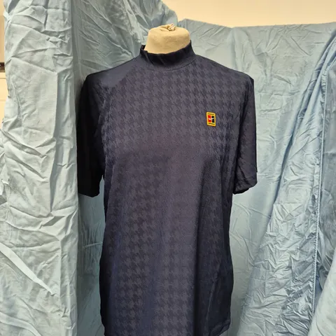 NIKE AERO-FIT MENβS NAVY SHORT-SLEEVE TOP