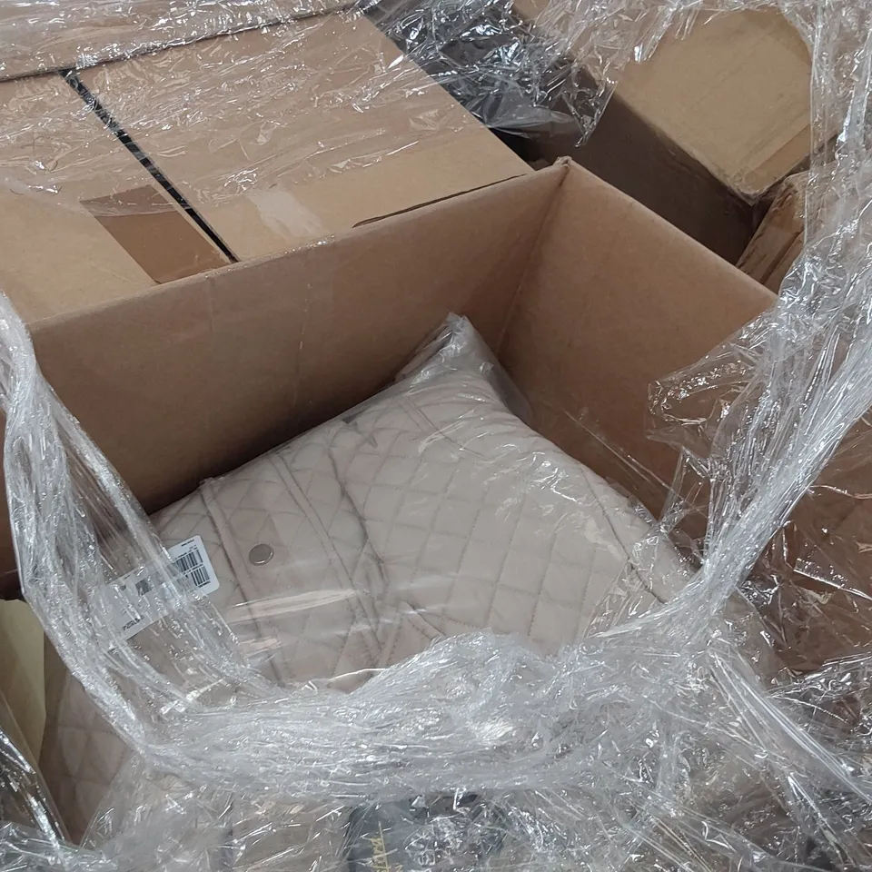 PALLET OF APPROXIMATELY 104 ITEMS OF ASSORTED BRAND NEW CLOTHING AND ACCESSORIES TO INCLUDE;