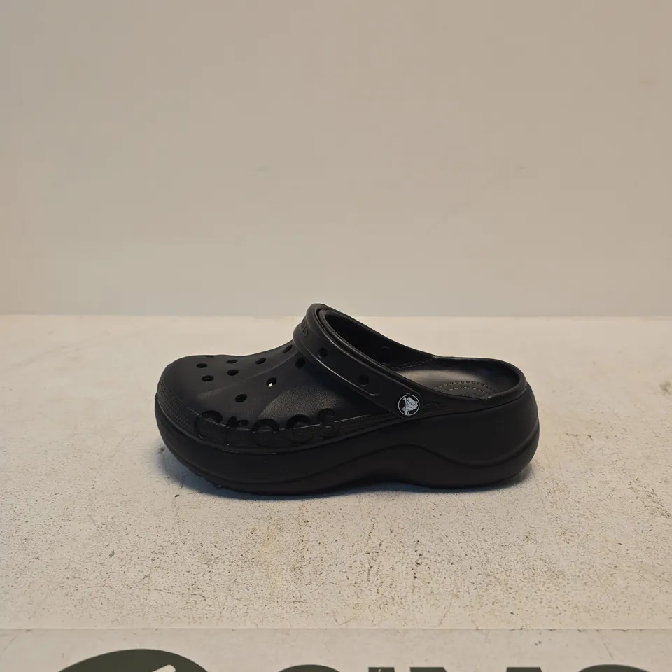 CROCS BAYA PLATFORM CLOG – BLACK, WOMEN’S UK 7 (US W9, EU 39-40)