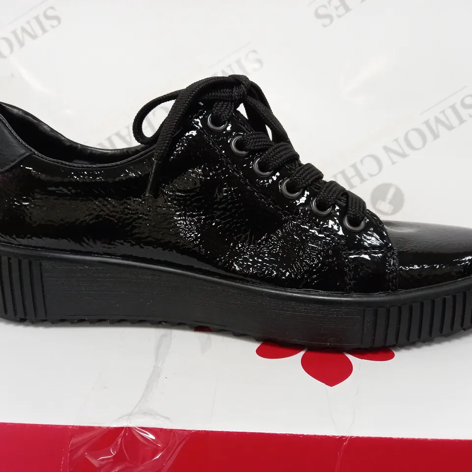 BOXED PAIR OF RIEKER TRAINERS WITH ZIP IN BLACK UK SIZE 5