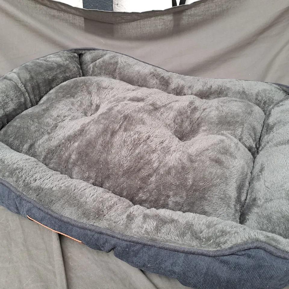CRUFTS KENNEL CLUB LARGE BOLSTER BED 
