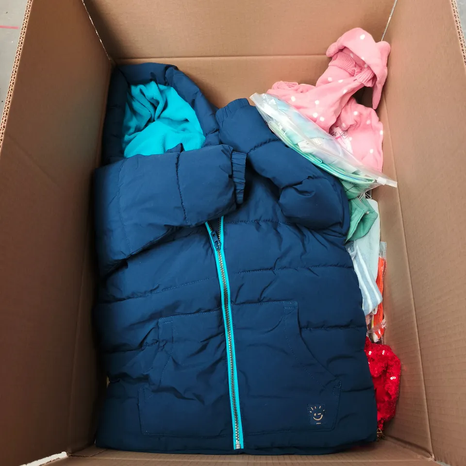 APPROXIMATELY 30 ASSORTED KIDS CLOTHING ITEMS IN VARIOUS STYLES, SIZES & COLOURS 