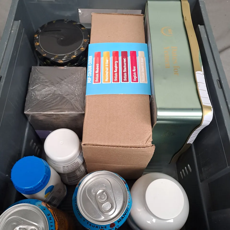 BOX OF APPROXIMATELY 10 ASSORTED ITEMS TO INCLUDE PRE WORKOUT, MONSTER ENERGY, GREY TEA ETC
