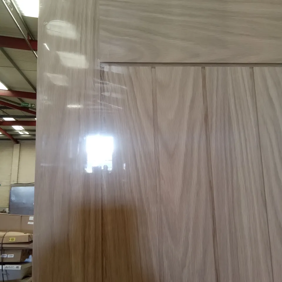 PACKAGED 2040 X 726MM OAK VENEER COTTAGE INTERNAL DOOR 