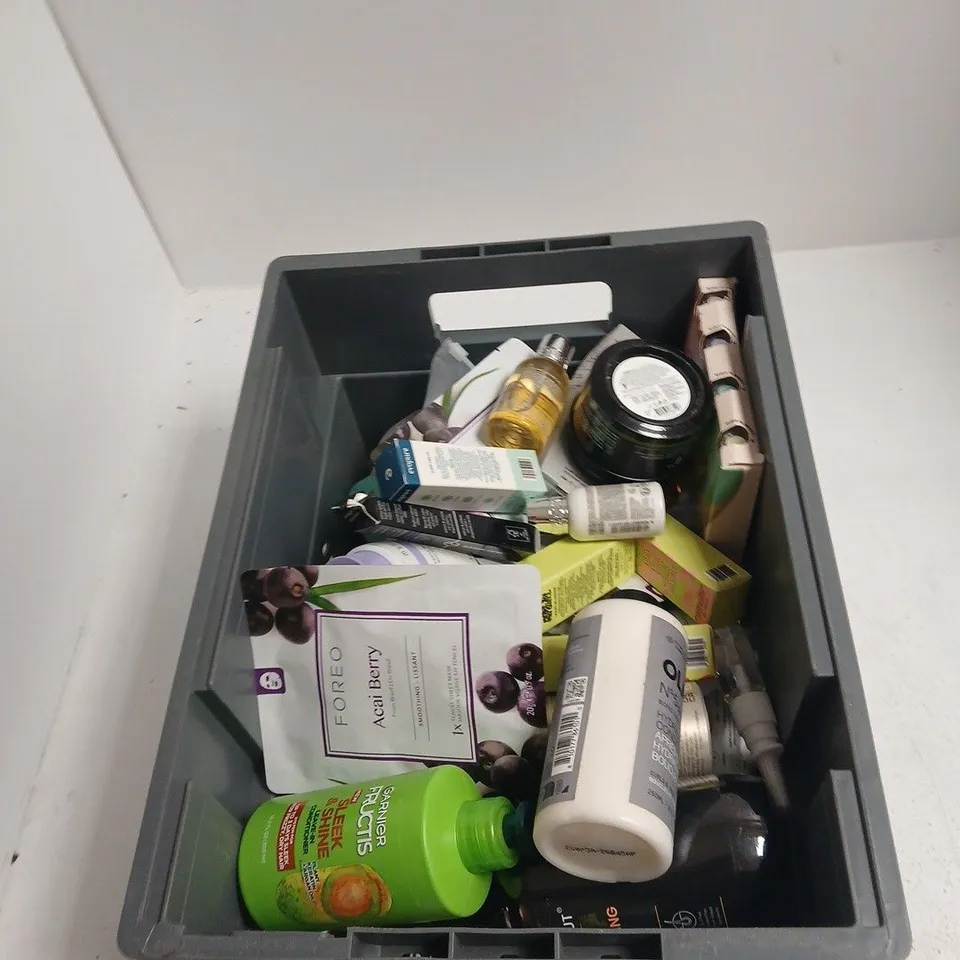 TOTE OF APPROXIMATELY 20 ASSORTED COSMETICS TO INCLUDE: ANUA HEARTLEAF