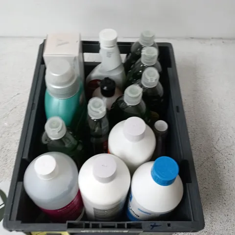BOX CONTAINING A MIX OF APPROXIMATELY 12 ASSORTED HOUSEHOLD ITEMS INCLUDING DRAIN UNBLOCKER, SLIME ACTIVATOR, WASHING UP LIQUID ETC. 