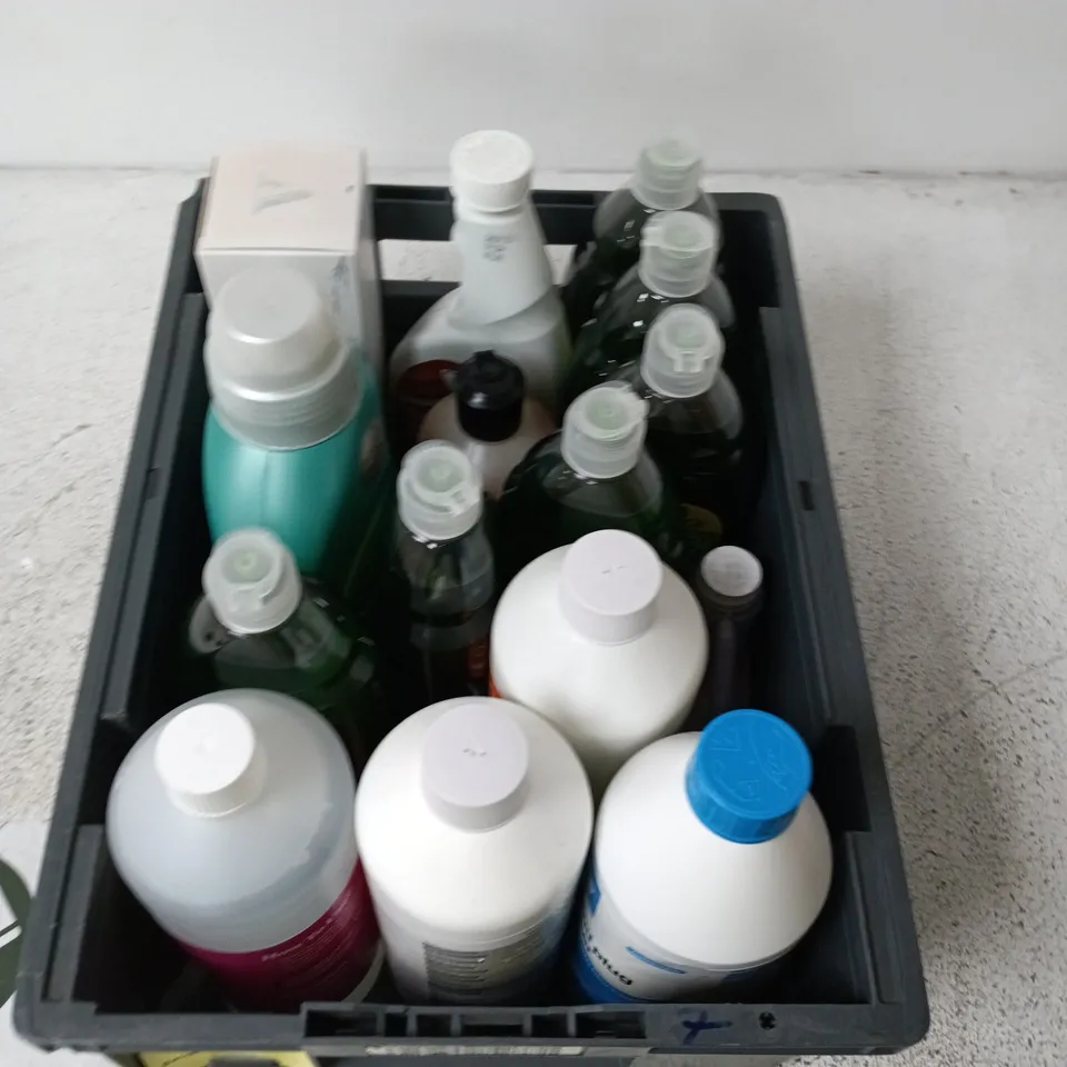 BOX CONTAINING A MIX OF APPROXIMATELY 12 ASSORTED HOUSEHOLD ITEMS INCLUDING DRAIN UNBLOCKER, SLIME ACTIVATOR, WASHING UP LIQUID ETC. 