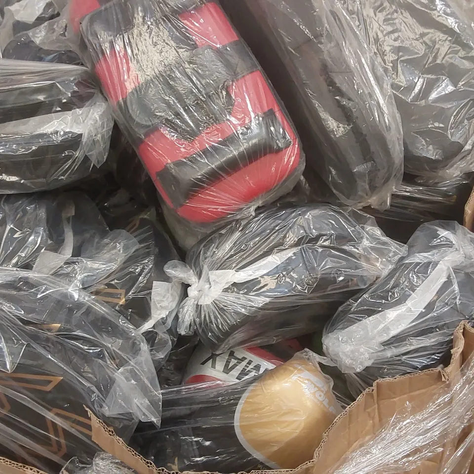 PALLET CONTAINING A VERY LARGE QUANTITY OF ASSORTED BOXING GEAR