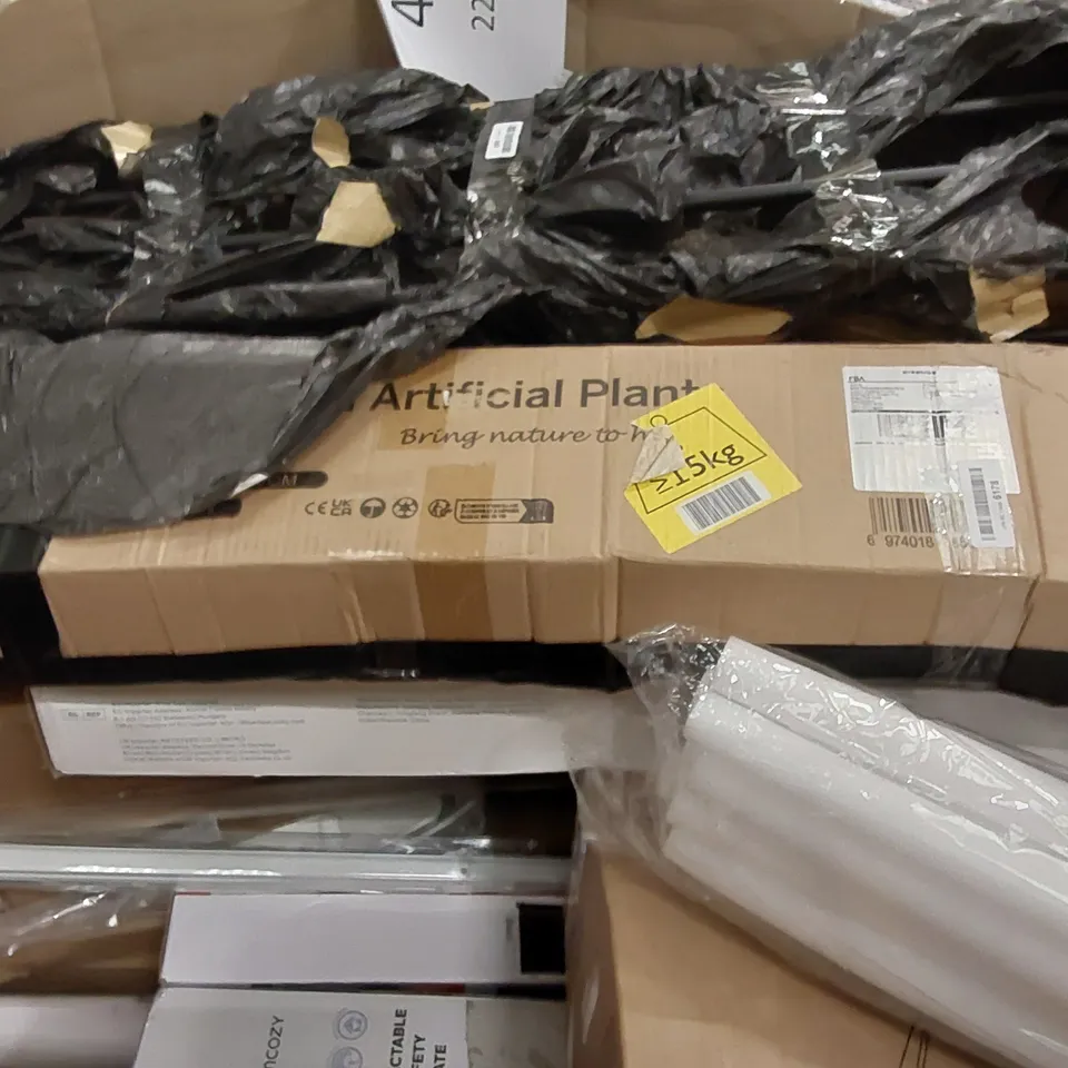 PALLET OF ASSORTED ITEMS INCLUDING: RUBBER WOODEN SQUARE STOOL, ARTIFICIAL CHRISTMAS TREE AND PLANTS, LED AQUARIUM LIGHT. RETRACTABLE GATE