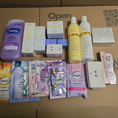 LOT OF APPROXIMATELY 20 ASSORTED HEALTH AND BEAUTY ITEMS TO INCLUDE MILK SHAKE SHAMPOO, BALEA MASKS AND SANEX BODY WASH