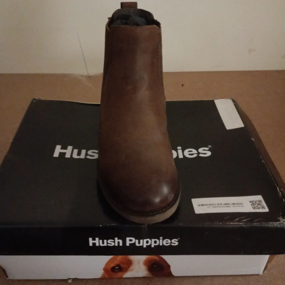 BOXED PAIR OF HUSH PUPPIES EDITH BOOTS IN BROWN - UK 5