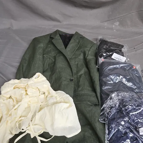 APPROXIMATELY 25 ASSORTED CLOTHING ITEMS IN VARIOUS SIZES, STYLES & COLOURS TO INCLUDE JACKETS, TOPS, TROUSERS, ETC