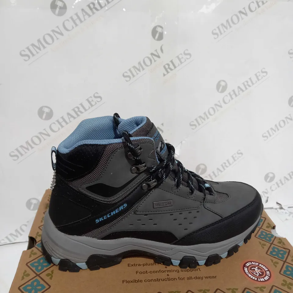 SKECHERS BLACK/GREY/BLUE HIKING BOOTS SIZE 6
