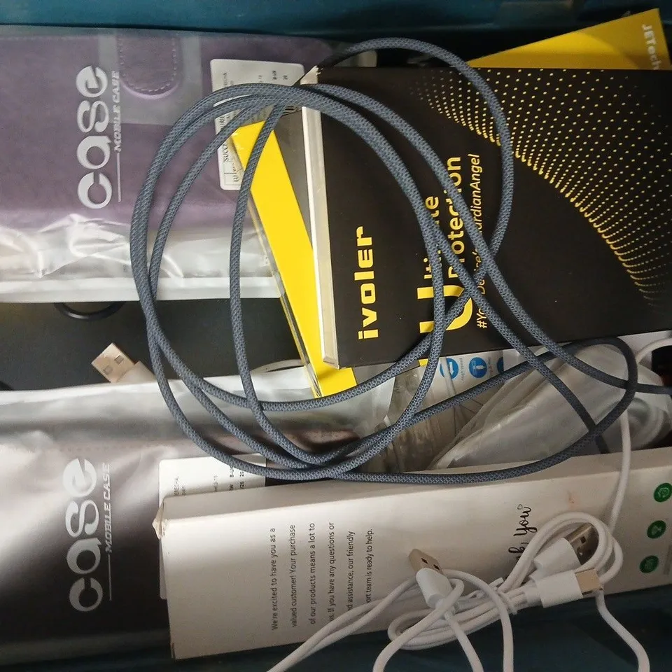 APPROXIMATELY 10 ASSORTED HOUSEHOLD ITEMS TO INCLUDE PHONE CASES, ETC