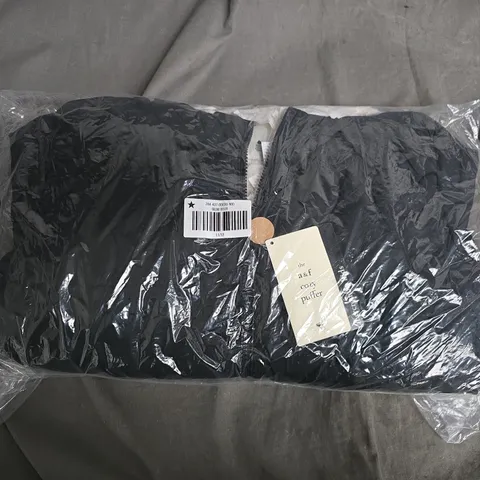 BAGGED ABERCROMBIE & FITCH KIDS COZY PUFFER IN BLACK - 11/12