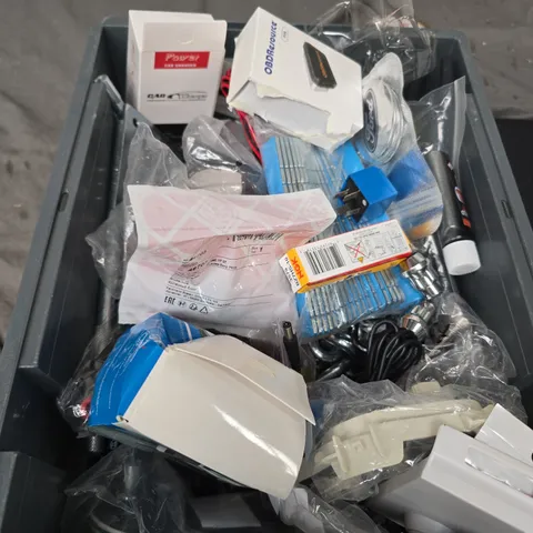 BOX OF ASSORTED CAR ITEMS TO INCLUDE - BADGES - BOLTS - TOOLS