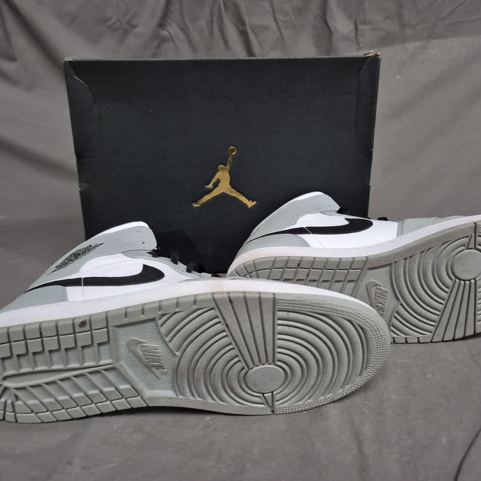 BOXED PAIR OF AIR JORDAN 1 MID SMOKE GREY SIZE UK 12