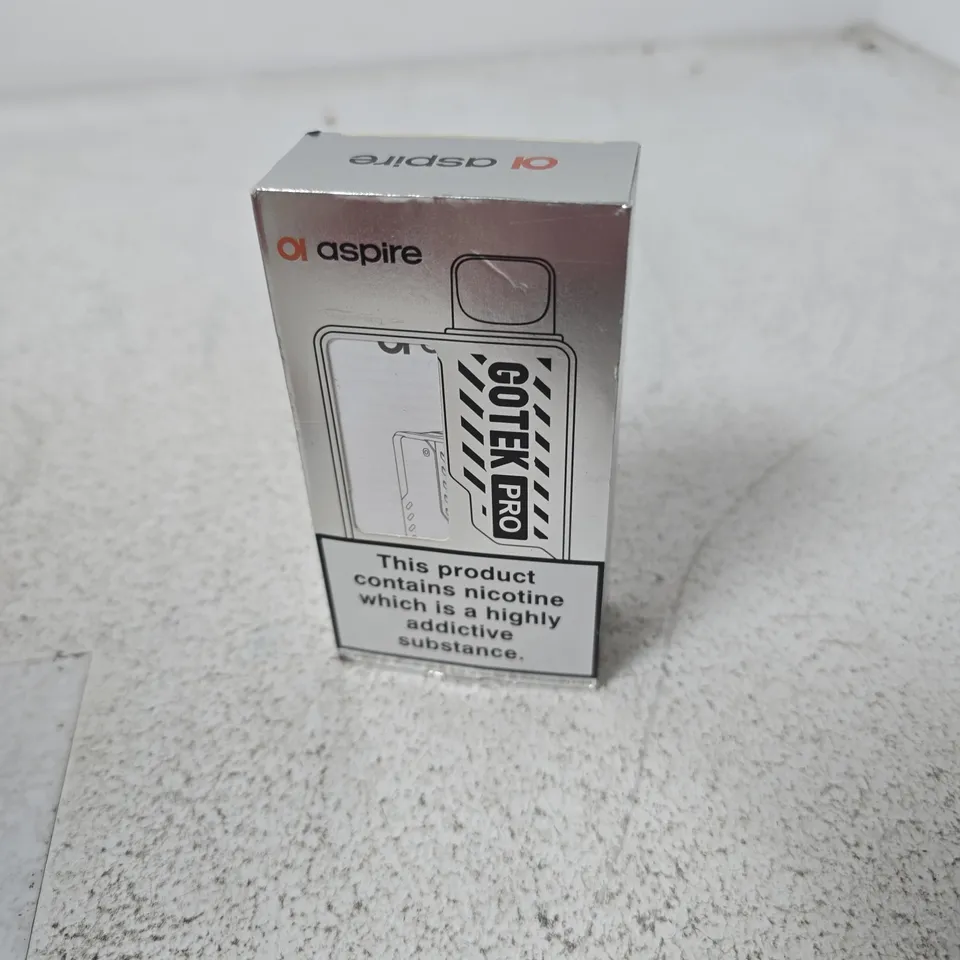 APPROXIMATELY 30 ASSORTED E-CIG PRODUCTS AND ACCESSORIES TO INCLUDE OXVA AND ASPIRE