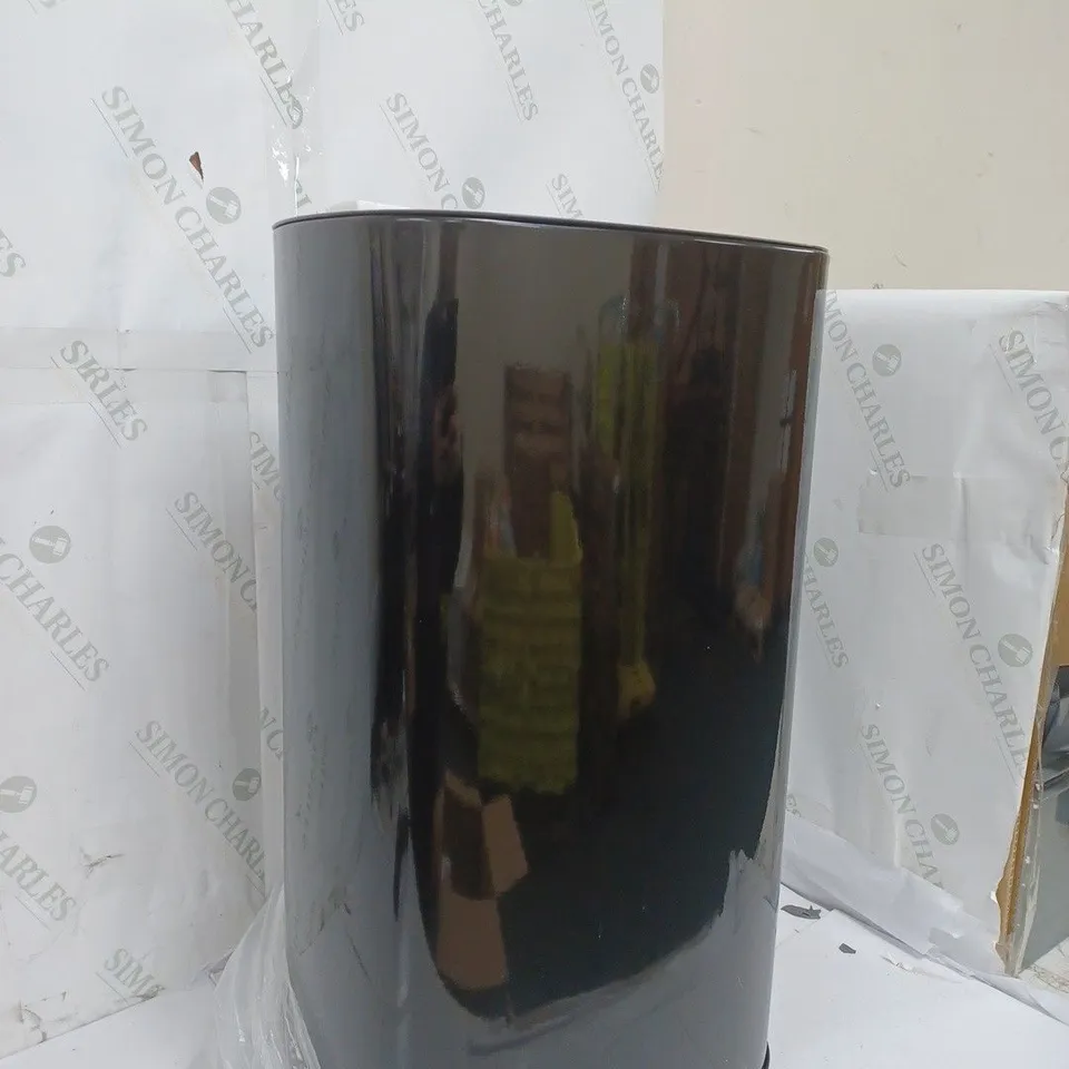 MORPHY RICHARDS CHROMA BLACK 42 LITRE SQUARE SENSOR BIN RRP £49.99