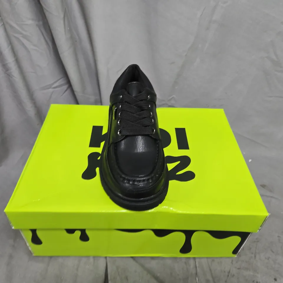 BOXED PAIR OF KOI KIDZ PLAYFUL TREK KIDZ LACE UP SHOES IN BLACK - UK 10