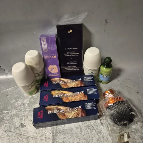 APPROXIMATELY 20 ASSORTED COSMETICS ITEMS TO INCLUDE EELHOE BODY COVERAGE PERFECTER, THE BODY SHOP ALOE DEODORANT, WELLA KOLESTON PERFECT HAIR COLOUR, ETC