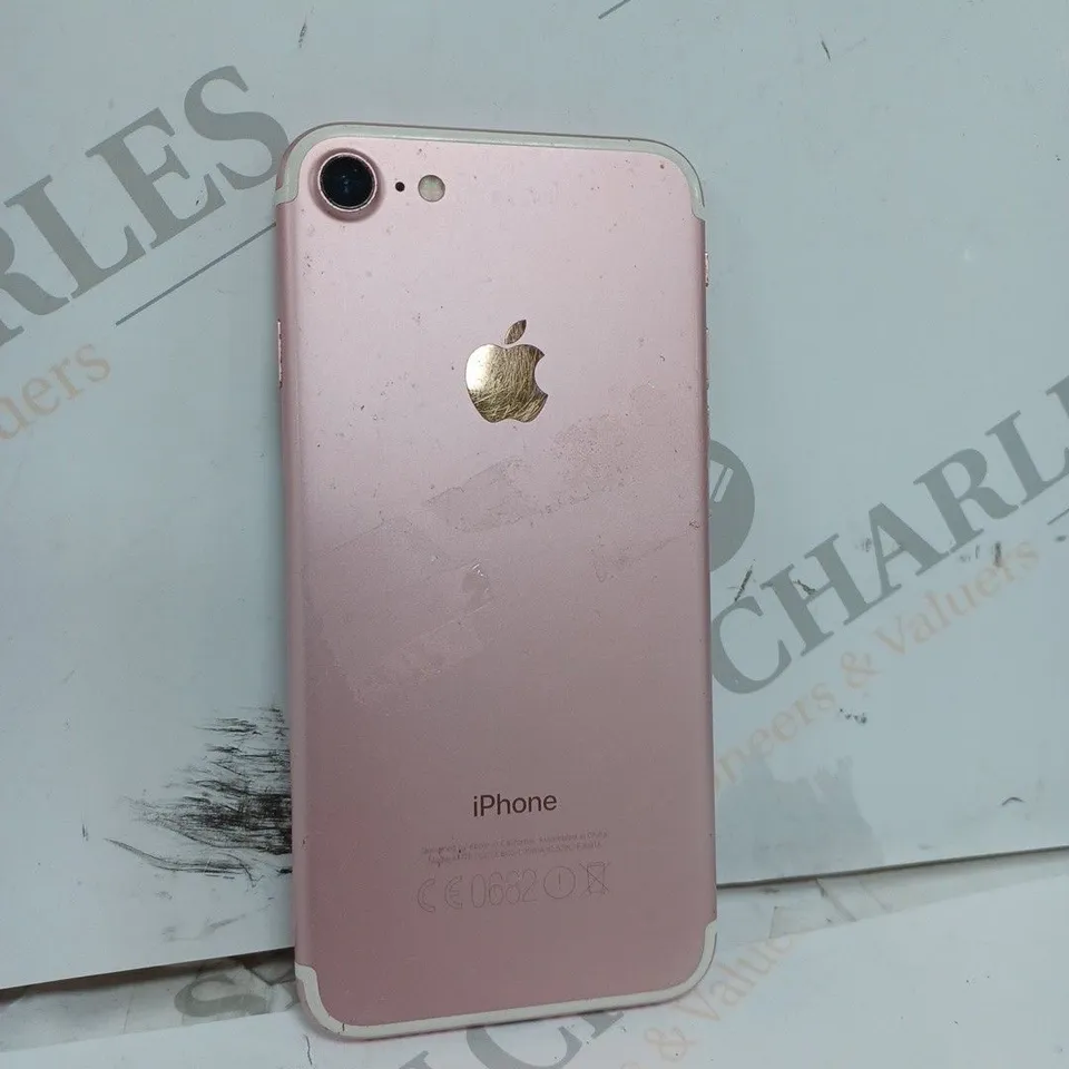 BOXED APPLE IPHONE 7 IN ROSE GOLD