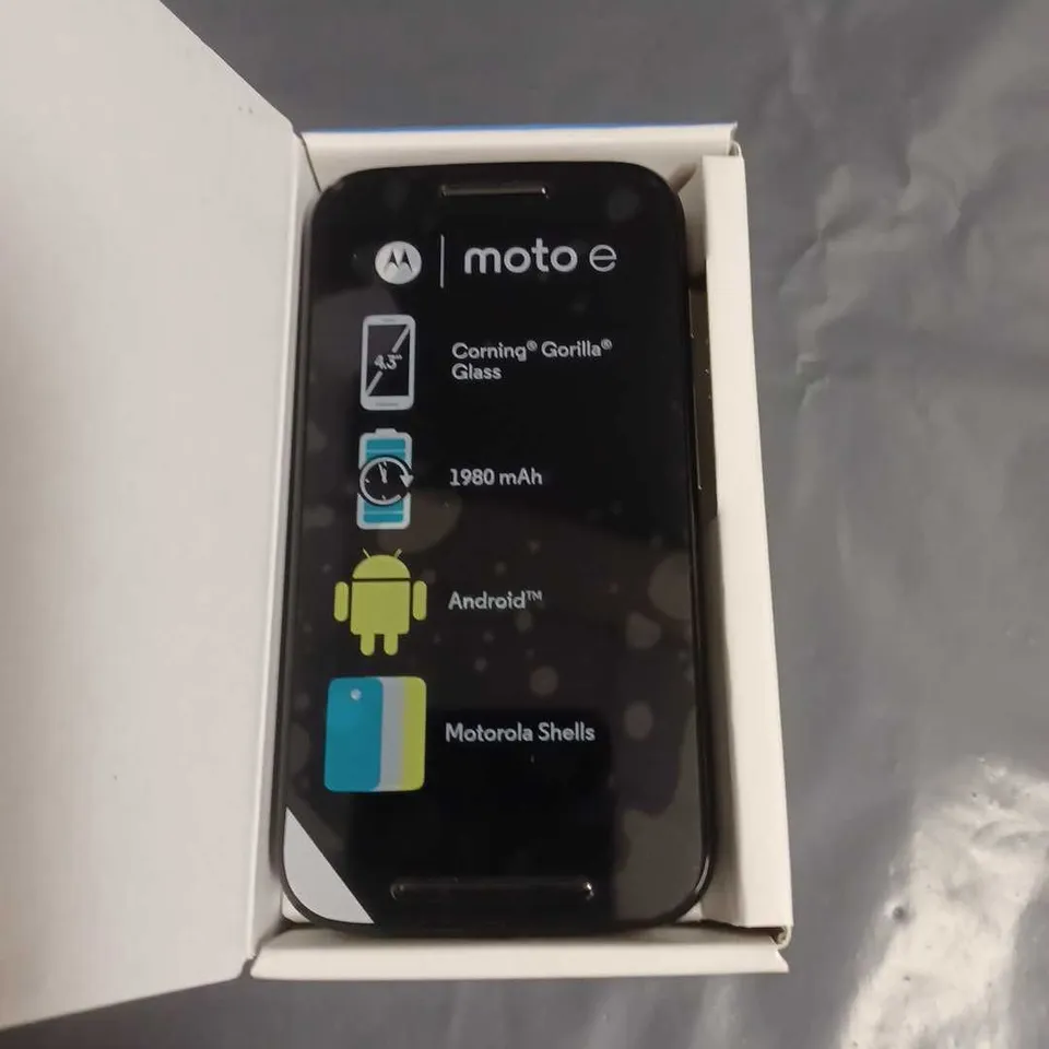 BOXED MOTOROLA MOTO E PHONE IN BLACK - XT1021