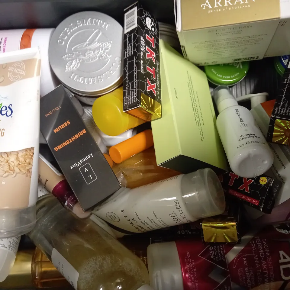 LOT OF APPROXIMATELY 20 ASSORTED HEALTH & BEAUTY ITEMS, TO INCLUDE DERMATICA, MR BEAR FAMILY, STRAX, ETC