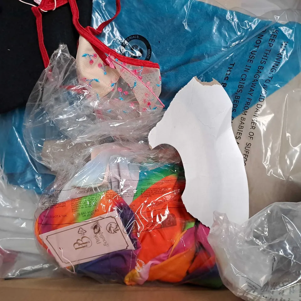 BOX OF APPROXIMATELY 20 ASSORTED CLOTHING ITEMS TO INCLUDE - BRA , HAT , JACKET ETC