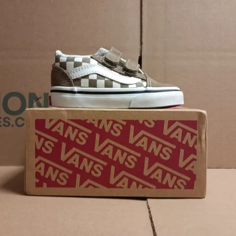 BOXED PAIR OF VANS INFANT SHOES IN BROWN/WHITE SIZE UK 4