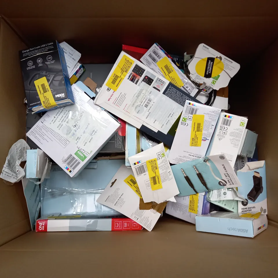 BOX OF APPROX 30 ASSORTED ELECTRICAL ITEMS TOO INCLUDE EARPHONES, RADIO AND REMOTES