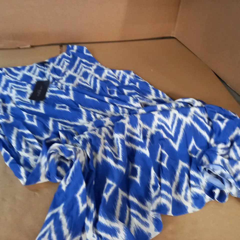 LIVE UNLIMITED AZTEC PRINT V-NECK MAXI SWING - UK 26