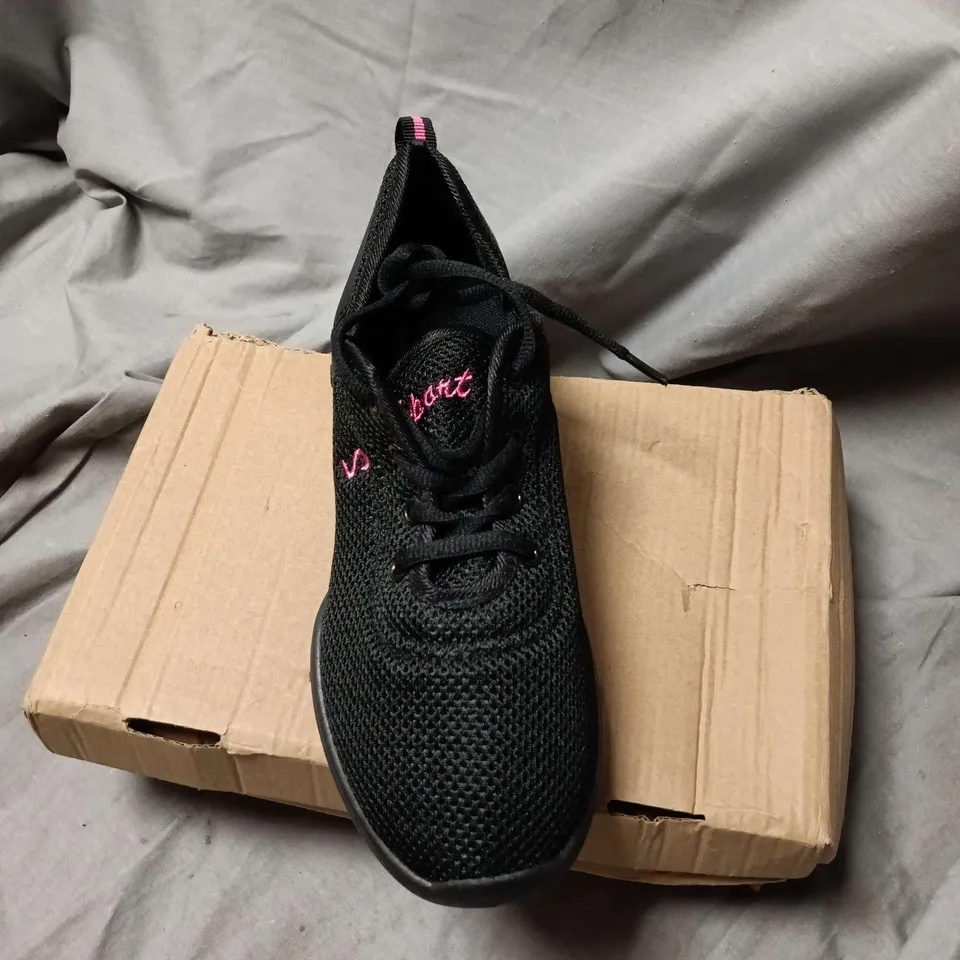 WOMEN'S BLACK MESH TRAINERS WITH PINK SPORT  LOGO SIZE EU 40 