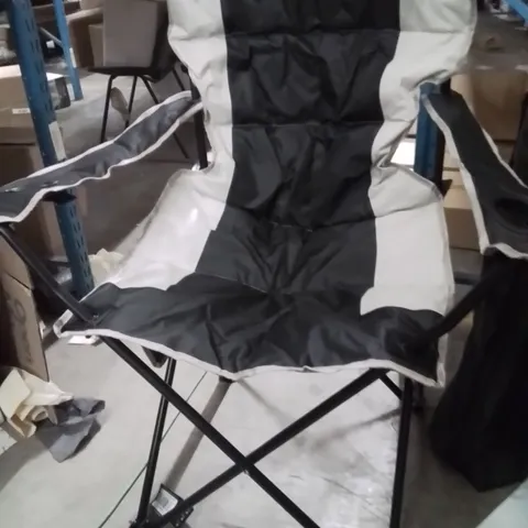 BAGGED VOYAGER CAMPING CHAIR BLACK AND GREY