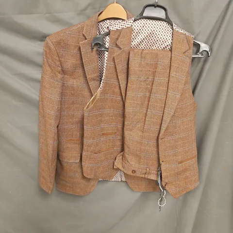 KNIGHTHOOD PERCY 3PCE SUIT INCLUDING JACKET, WAISTCOAT & TROUSERS IN OAK