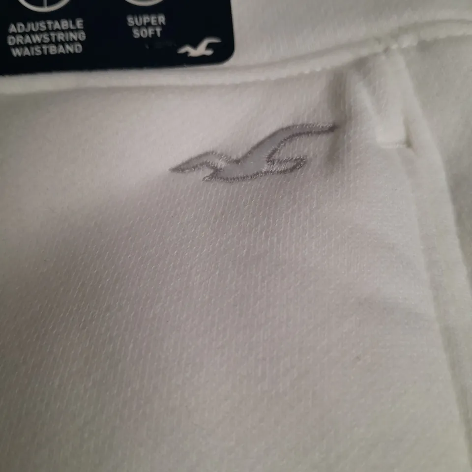 HOLLISTER JOGGERS IN WHITE - SMALL