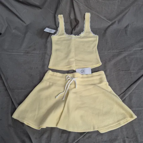 GILLY HICKS VEST & SHORTS CO-ORD SET IN PASTEL YELLOW SIZE XS